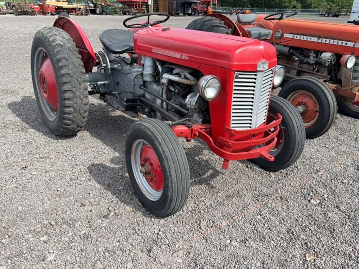 #3052-•-massey-ferguson-35-tractor-image-3