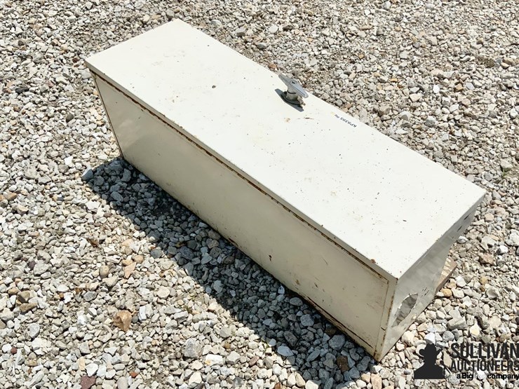 side-mount-truck-tool-box-image-5
