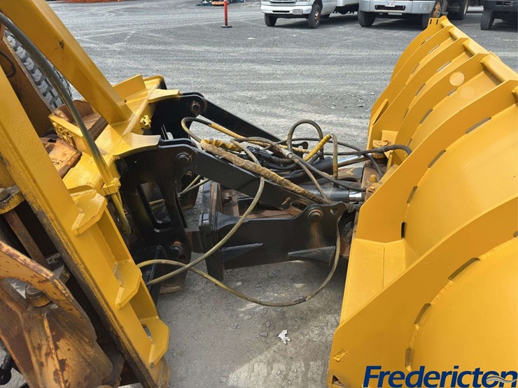 caterpillar-938h-image-11