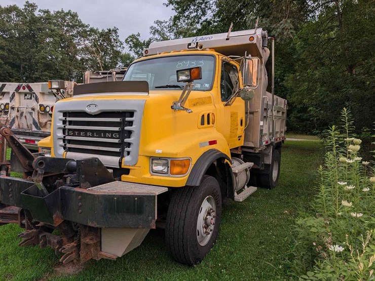2005-sterling-single-axle-dump-image-1