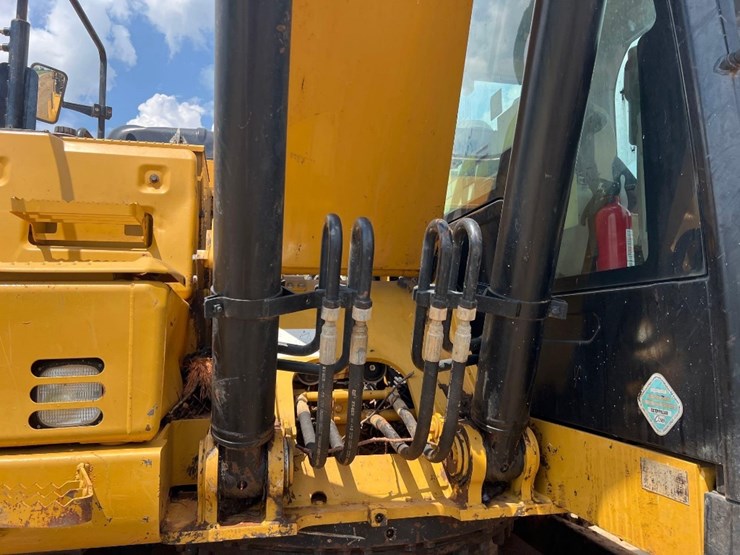 caterpillar-320fl-image-24