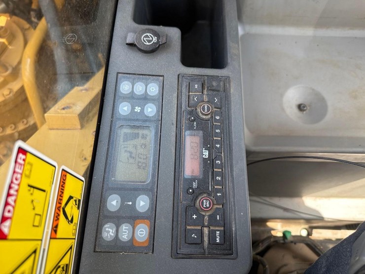 2018-caterpillar-326fl-image-42