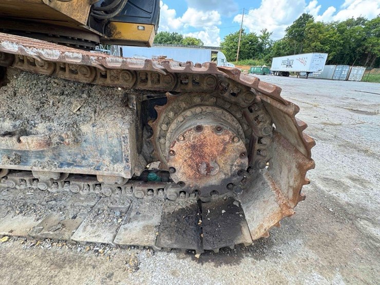 2014-deere-210g-lc-image-28
