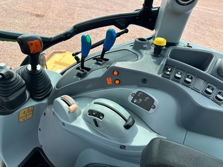 2017-new-holland-t5.110-image-56