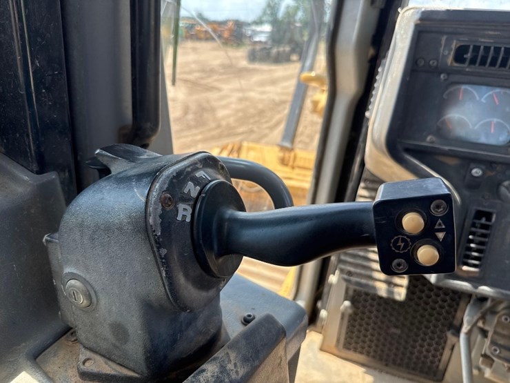 caterpillar-d6t-lgp-image-28