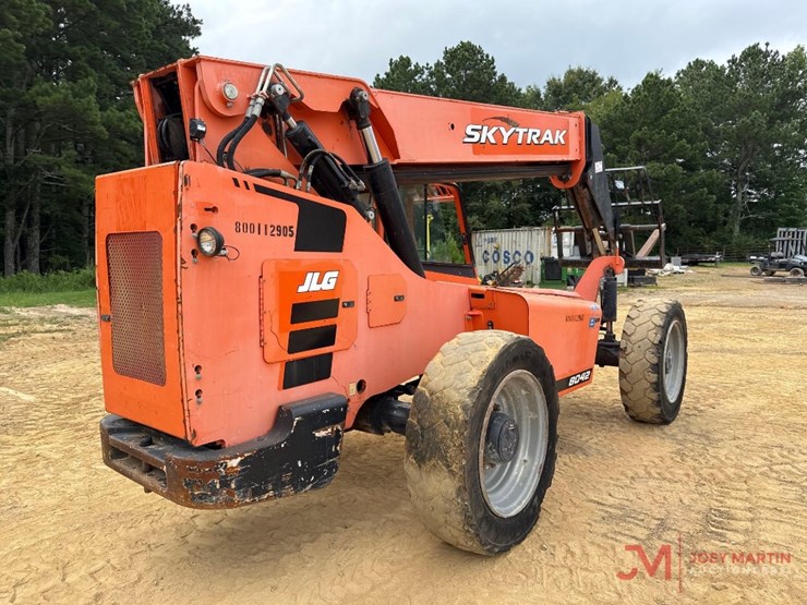 2016-jlg-8042-image-2