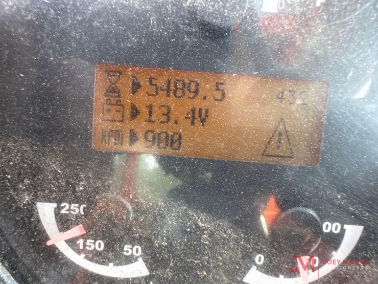 2010-jlg-g10-55a-image-20