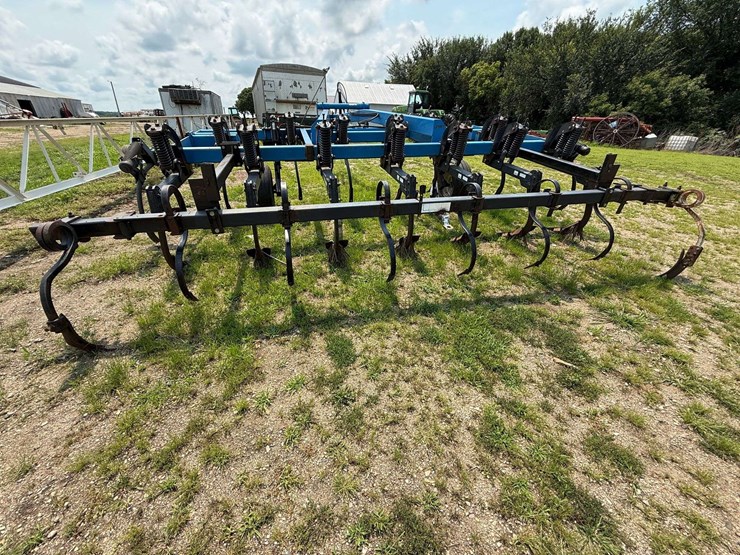 eco-tiger-champ-ii-dmi,-20’,-new-points-fall-of-’25,-tine-leveler,-has-front-discs-that-will-come-wi-image-6