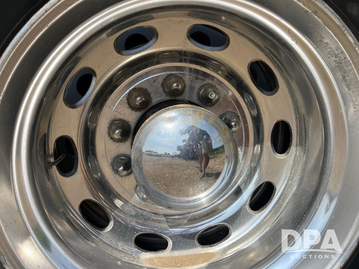 2008-peterbilt-384-image-33