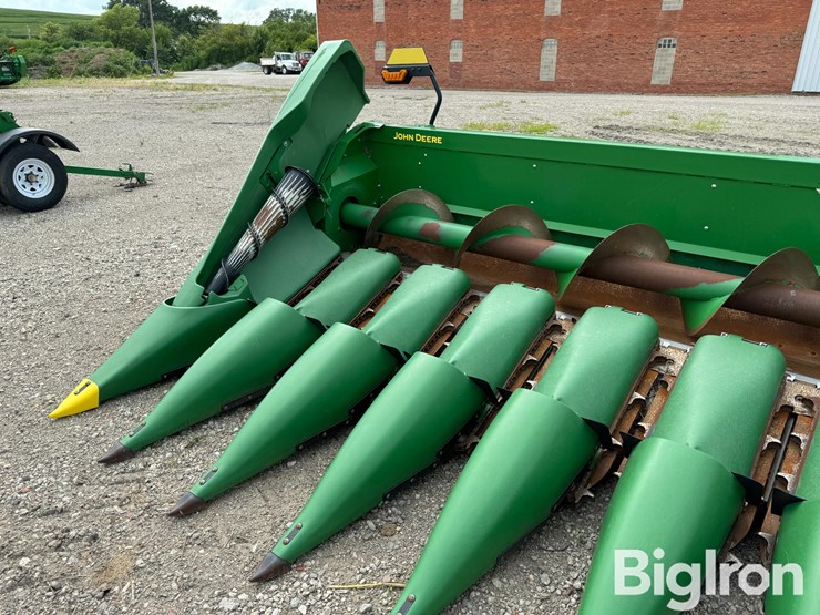 2021-john-deere-c18r-image-8