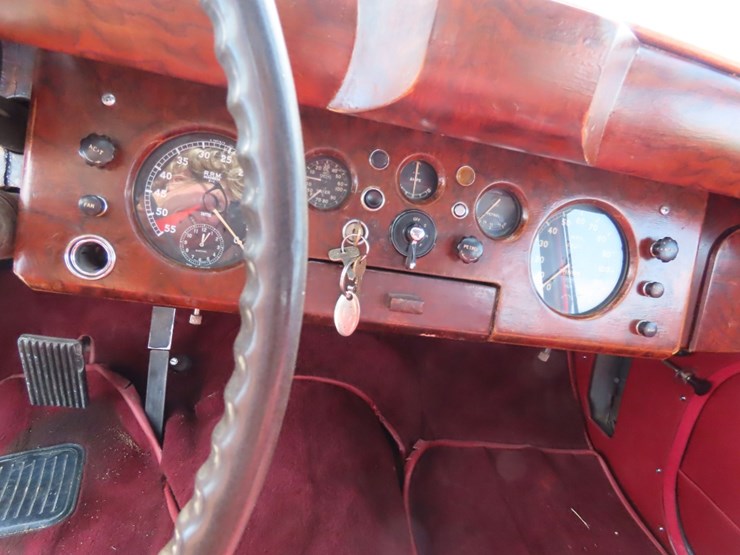1960-jaguar-mark-ix-image-13