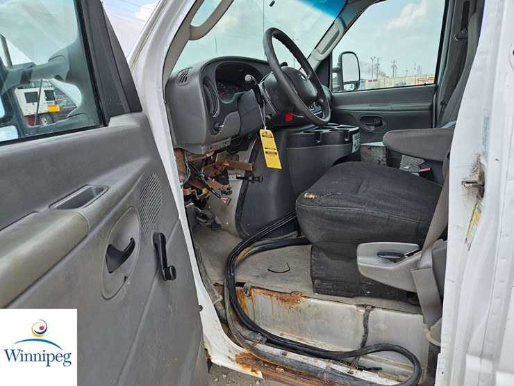 2008-ford-cargo-image-13