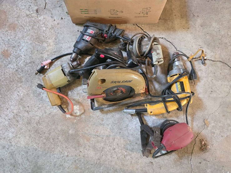 saws,-drills-and-sanders-image-3