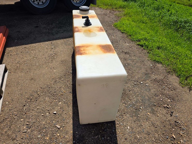approx-70.5”-x-15”-x-25.5”-poly-tank-image-2