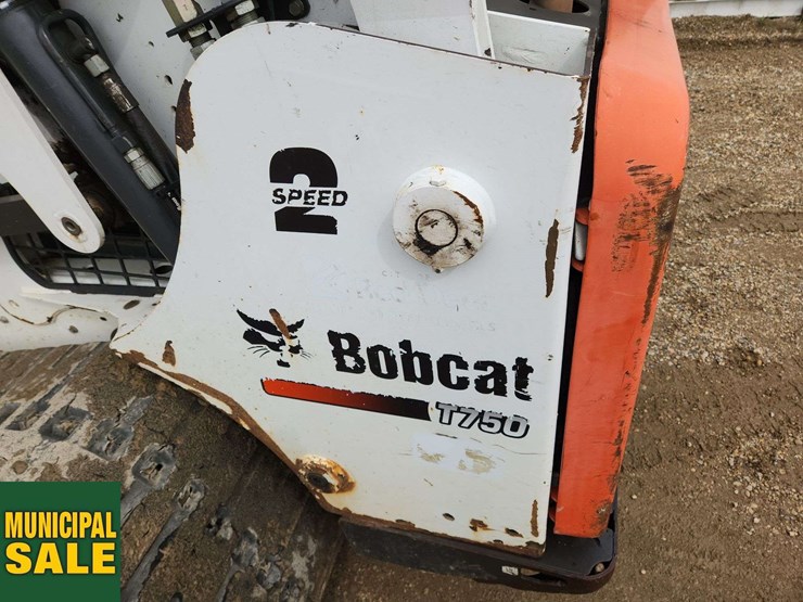 2014-bobcat-t750-image-24