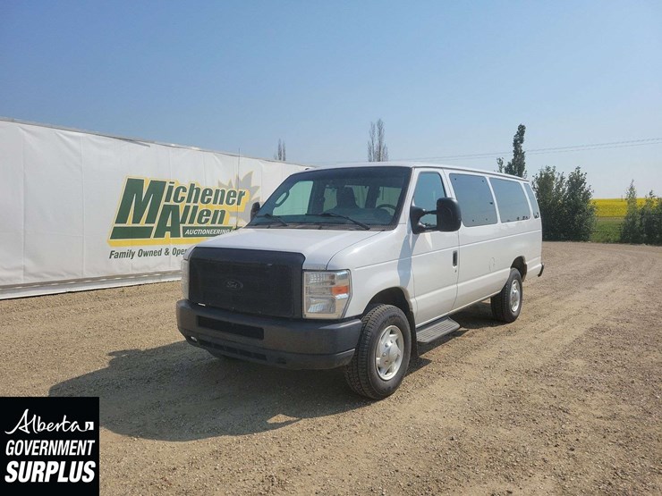 2014-ford-cargo-image-1