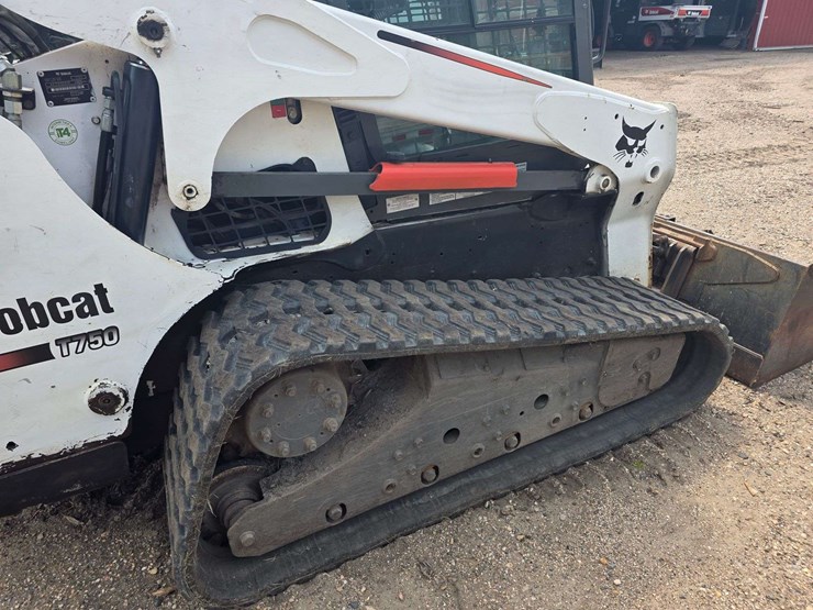 2013-bobcat-t750-image-28