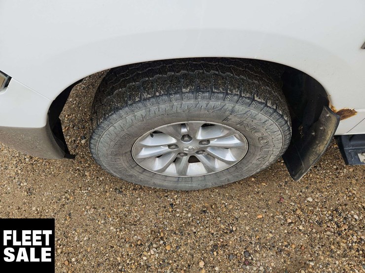 2015-ram-1500-slt-image-23