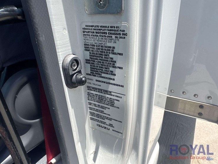 2019-isuzu-npr-image-5