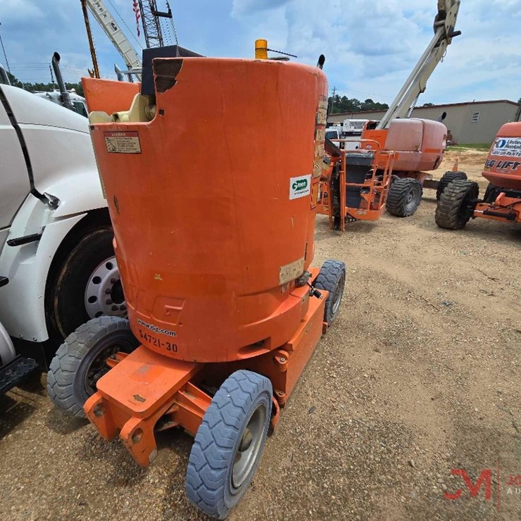 2012 JLG E300AJP