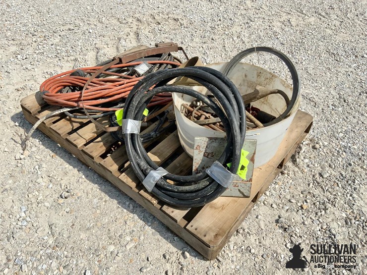 electric-cords,-steel-pins-&-gate-hinges-image-3
