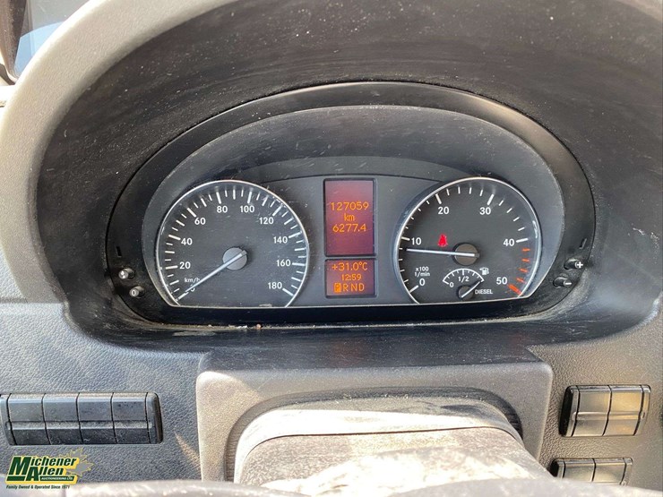 2016-mercedes-benz-sprinter-2500-image-24