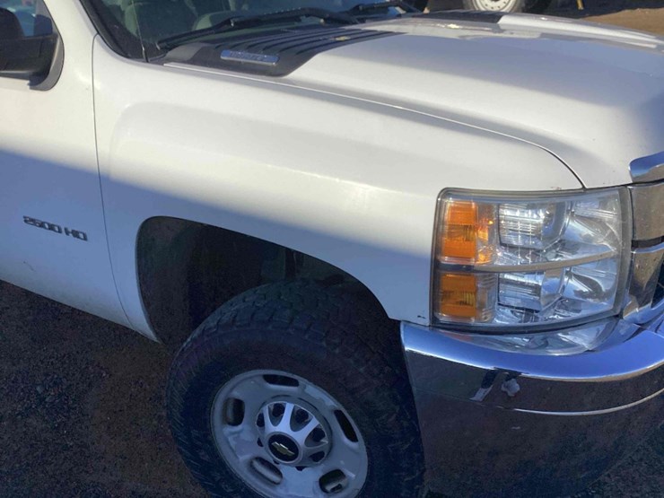 2013-chevrolet-silverado-2500-image-13