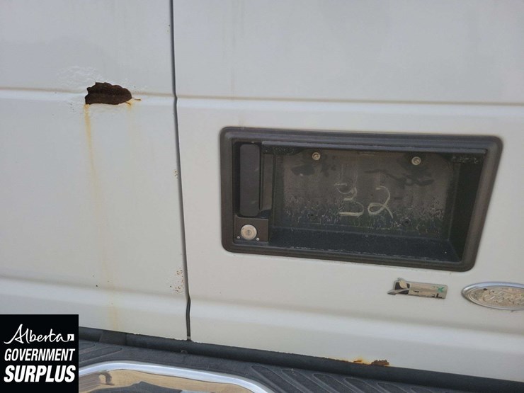 2013-ford-cargo-image-39