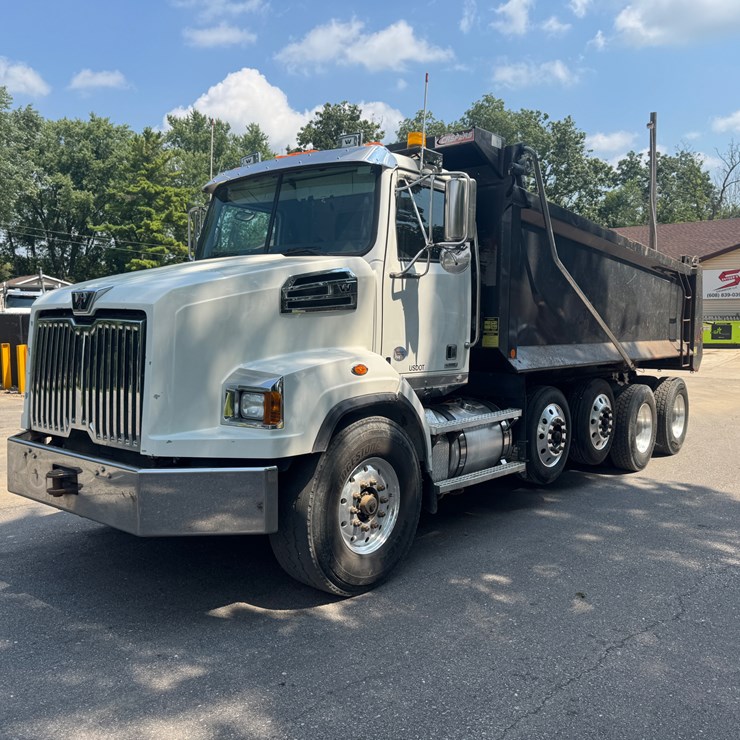 2018 WESTERN STAR 4700SB