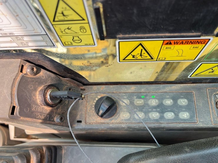 2016-caterpillar-336fl-image-41