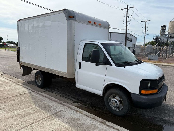 2009-chevrolet-express-3500-image-6