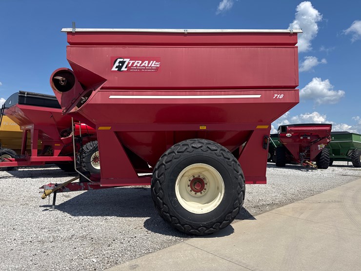 #1083-•-ez-trail-718-grain-cart-(experimental)-image-2