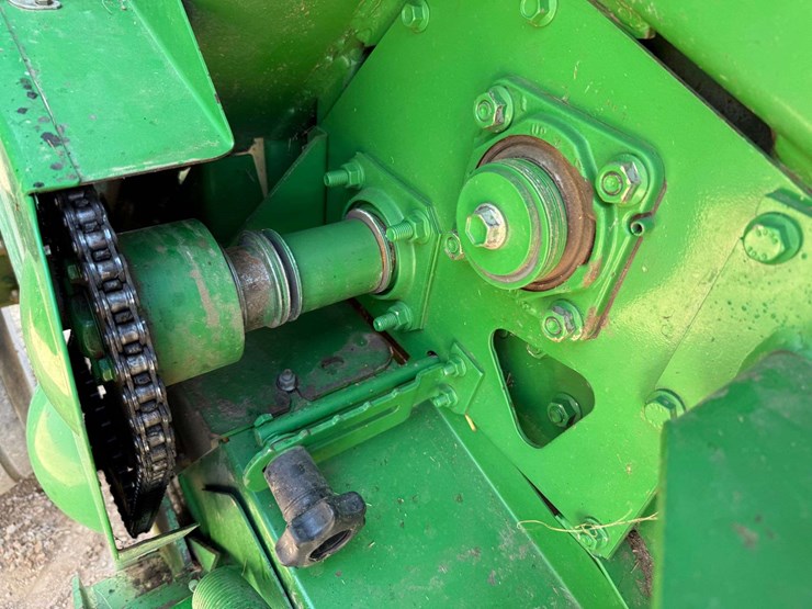 2006-john-deere-567-image-17