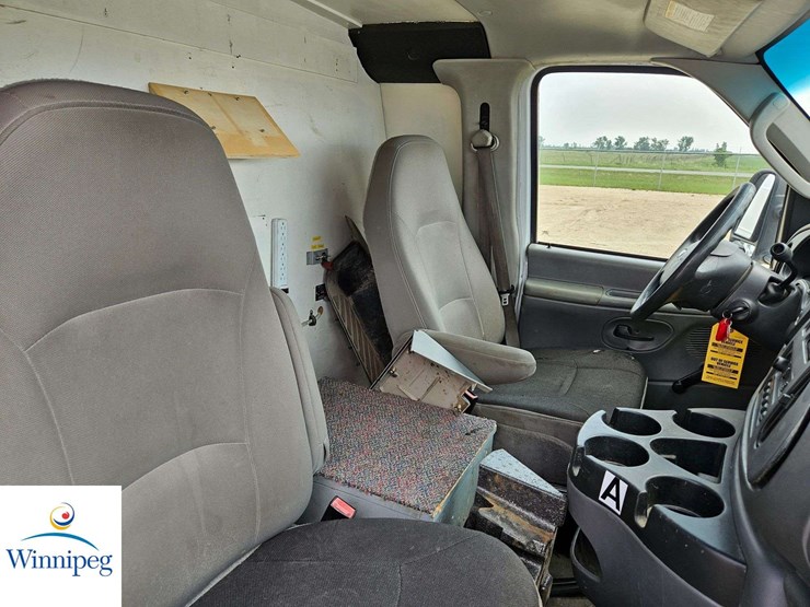 2008-ford-cargo-image-16