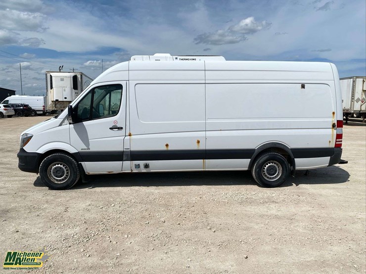 2016-mercedes-benz-sprinter-2500-image-2