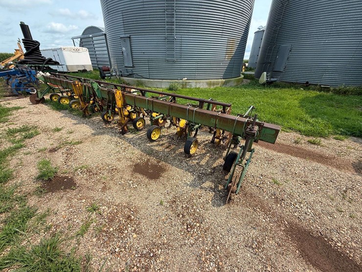 john-deere-8-image-2