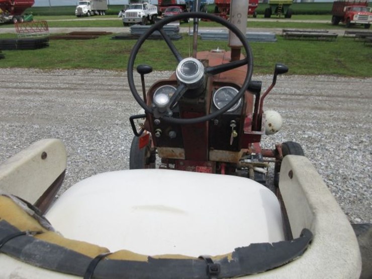 ih-farmall-706-tractor-image-9