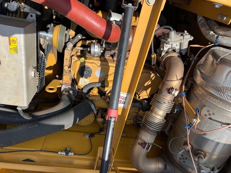 caterpillar-325fl-image-36