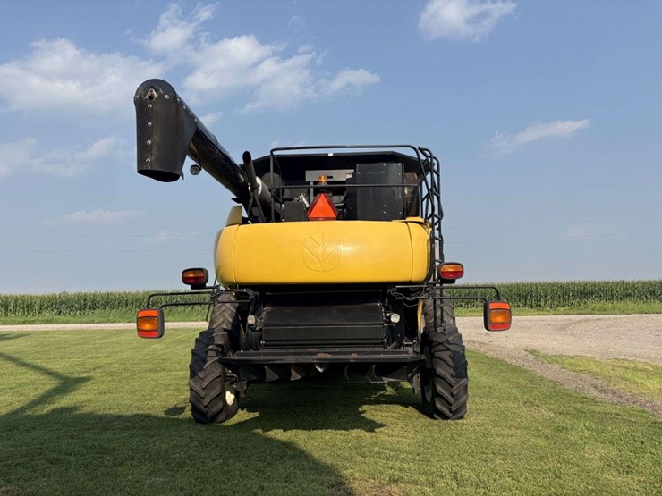 2003-new-holland-cr960-image-5
