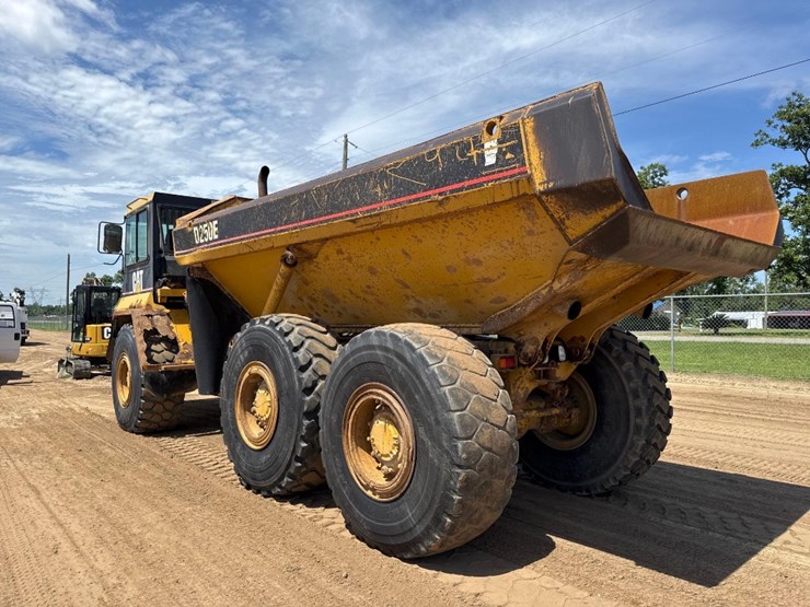 1998-caterpillar-d250e-image-7