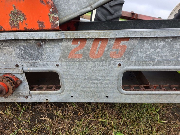 no.-205-conveyor,-540-pto,-approx-40’,-8-14-tires-on-4-bolt-rims-image-9