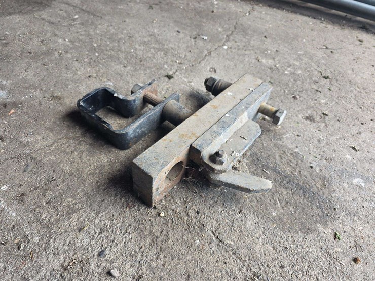 hitch-with-pin-locking-mechanism-image-3
