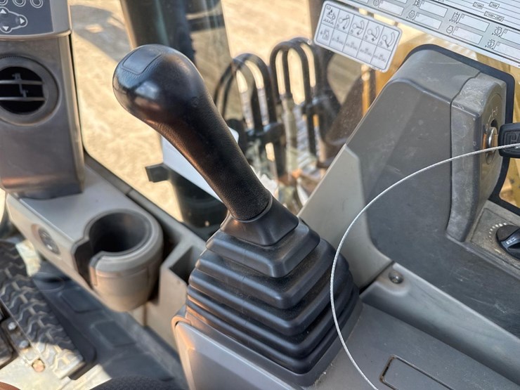 2019-caterpillar-326fl-image-38