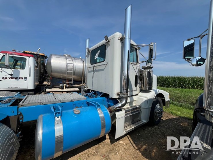 1993-peterbilt-377-image-4