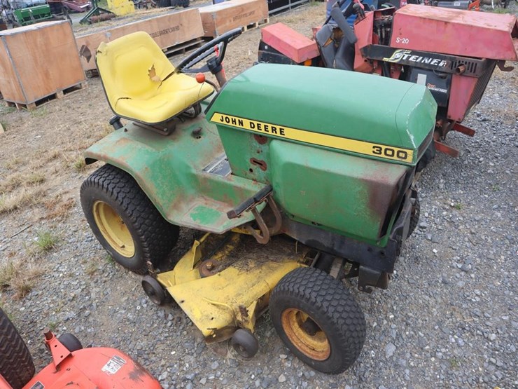 john-deere-300-image-2
