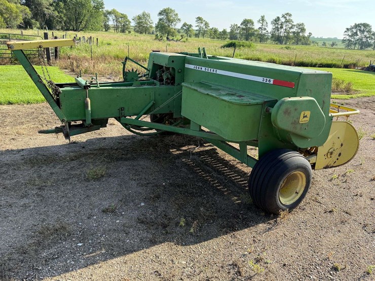 john-deere-336-image-6