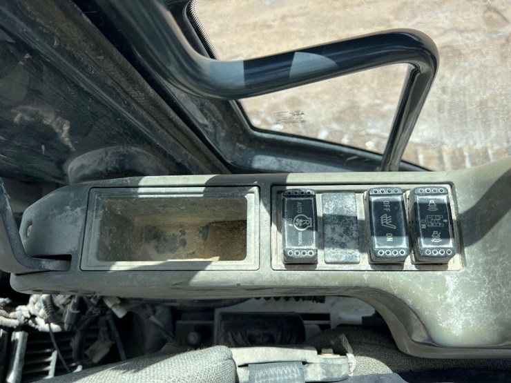 2012-deere-350g-lc-image-41