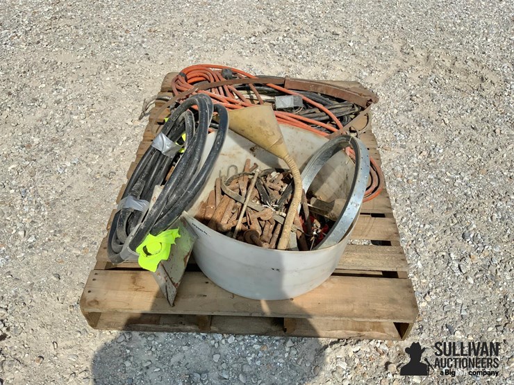 electric-cords,-steel-pins-&-gate-hinges-image-2