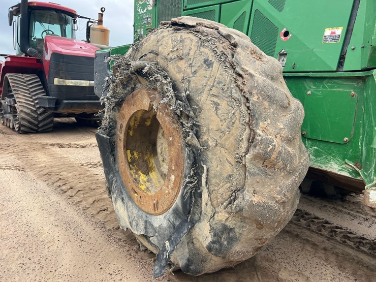 2019-deere-843l-image-27