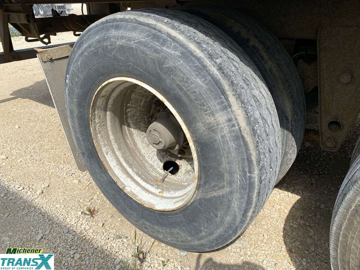 2014-utility-53'-x-102"-image-18